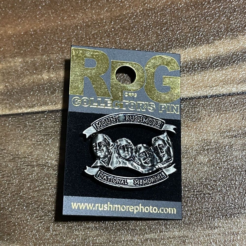Vintage Mount Rushmore Collectors Pin Travel Souvenir National Memorial